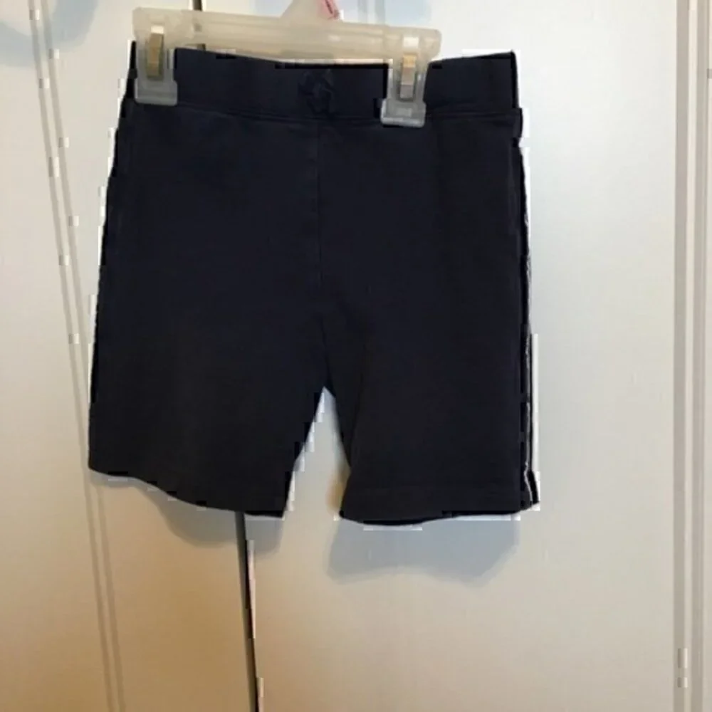 Carter’s Girls size 5T  navy shorts
